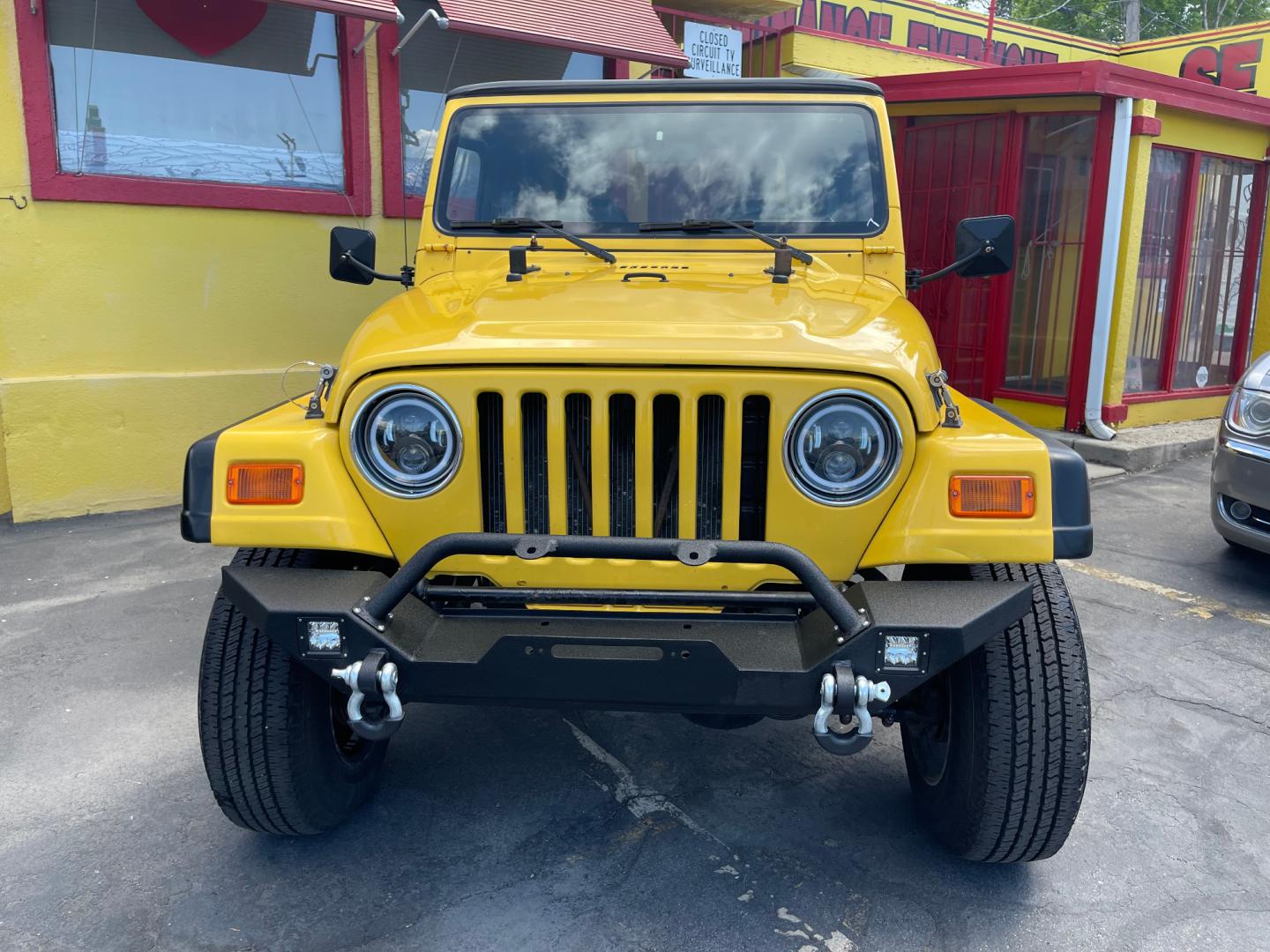 2000 Solar Yellow /Black Jeep Wrangler SE (1J4FA29P9YP) with an 2.5L 4 Cyl. engine, Manual transmission, located at 801 South State Street, Salt Lake City, UT, 84111, (801) 328-0098, 40.751953, -111.888206 - Wow extremely rare to find extra clean Jeep in immaculate condition 4x4! Low miles only 98,248 miles! Interior and exterior are both in excellent shape for the year. This is a clean title no reported accidents on the CarFax history report. It has passed emissions already and is ready to go. Featur - Photo#10